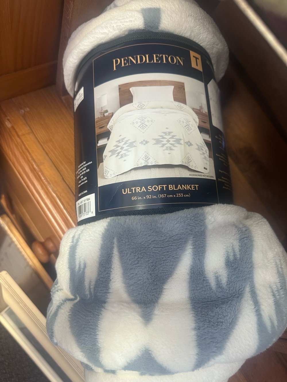 Pendleton Plush Throw Blanket in White and Blue